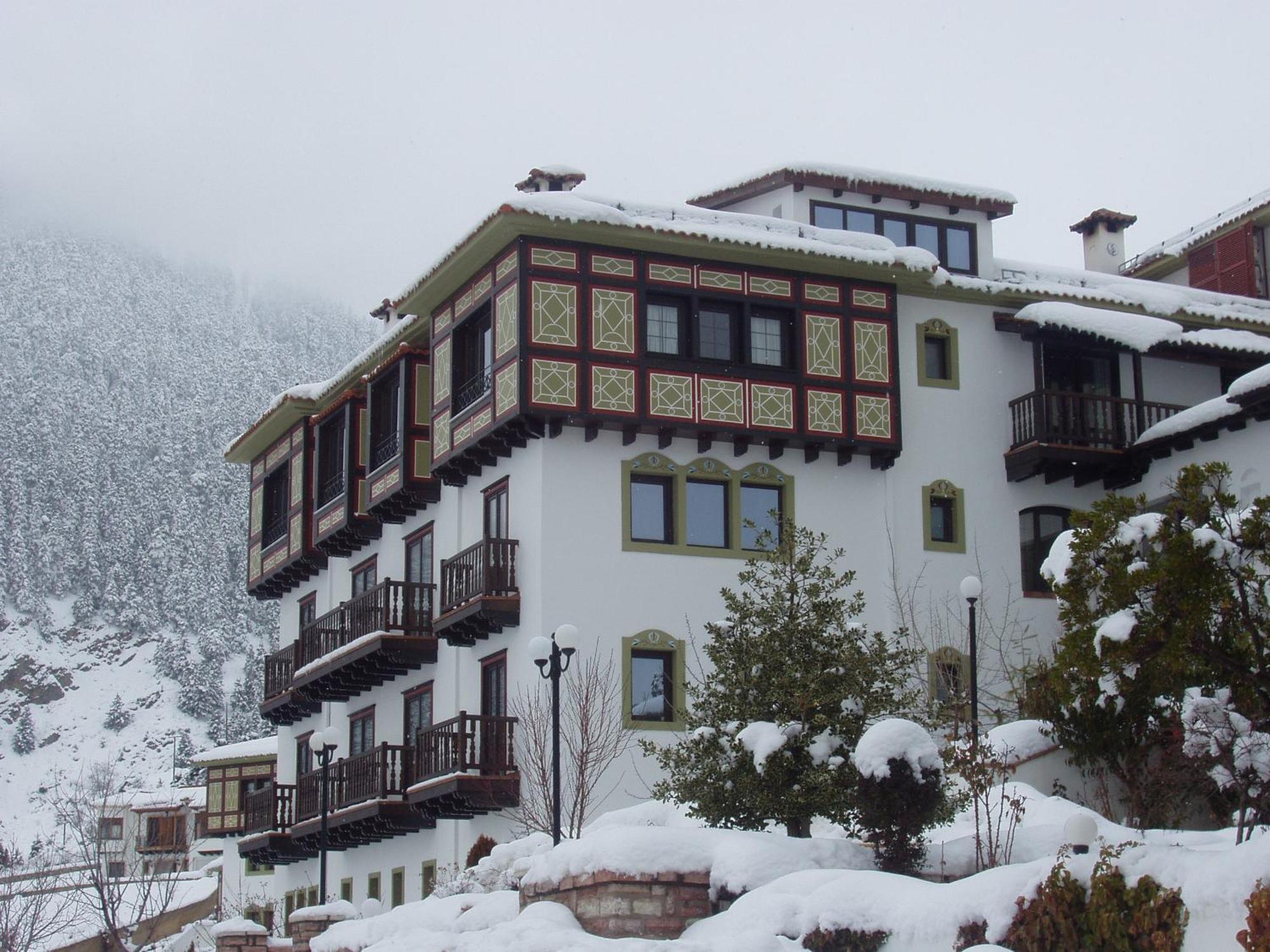 Hotel Spa Montana Karpenisi Bagian luar foto