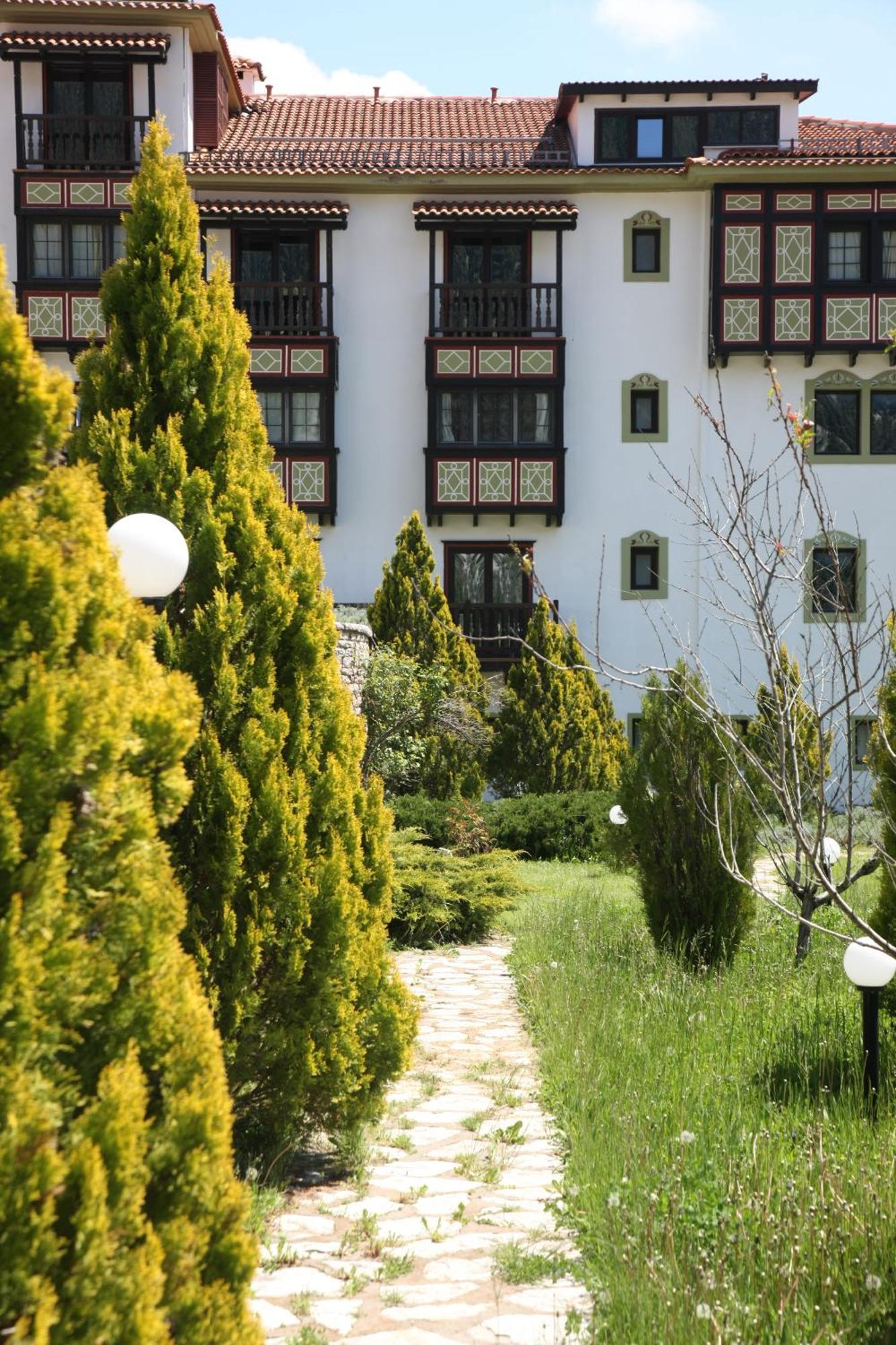 Hotel Spa Montana Karpenisi Bagian luar foto